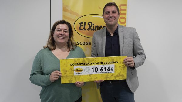 Entrega talón calendario solidario