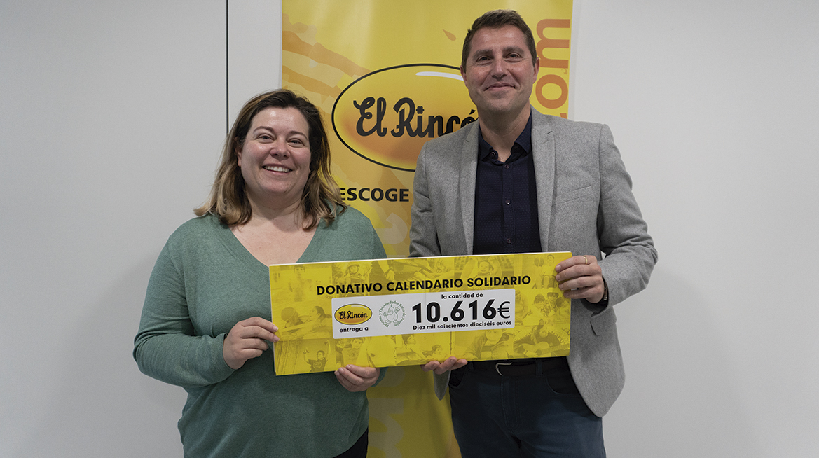 Entrega talón calendario solidario Entrega talón calendario solidario