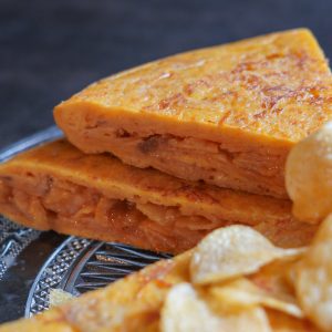 tortilla de patata con patatas chips