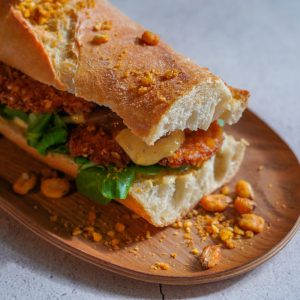 Bocadillo de pollo crunchy con kikos de maíz