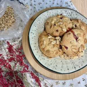 Cookies de cacahuete, fresa y chocolate blanco